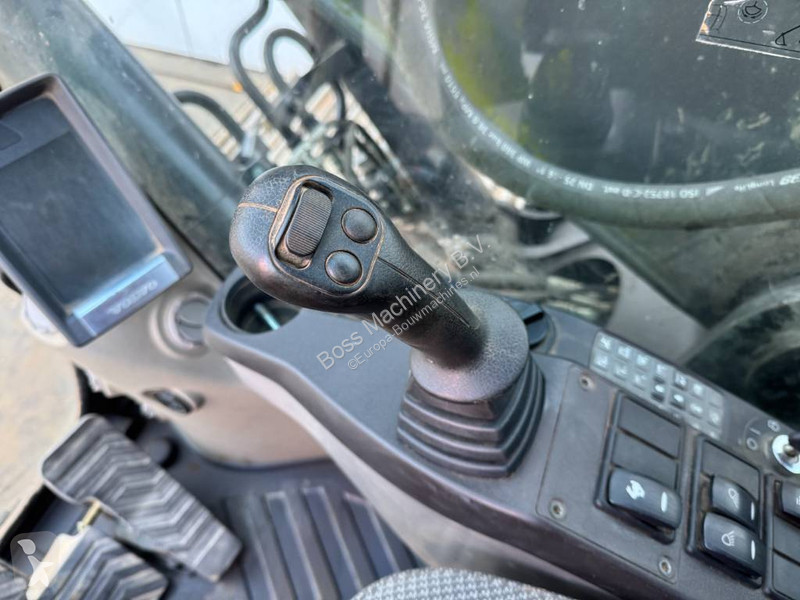 Rýpadlo Volvo L - Triple Boom / Hammer Lines