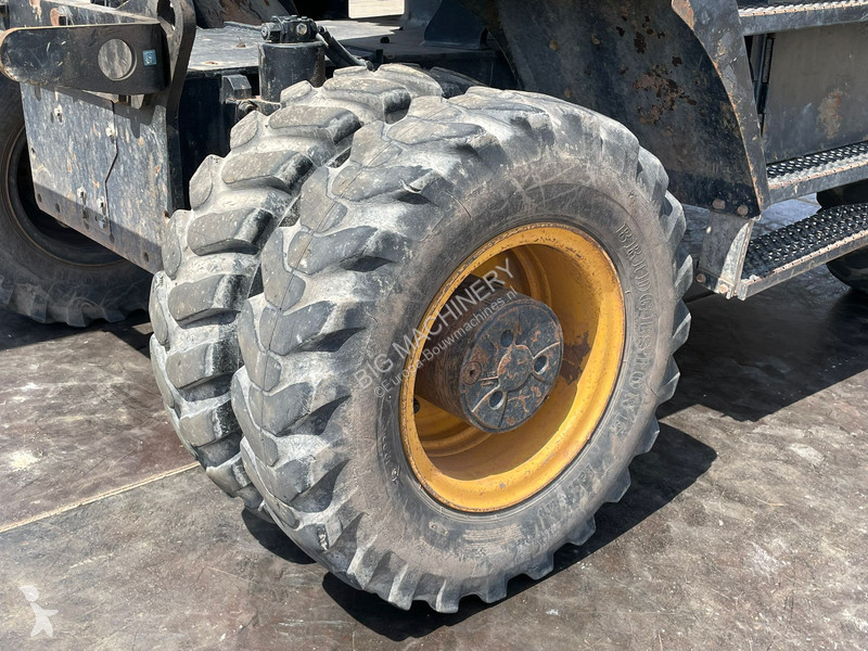 Lopatový nakládač Hitachi 5B