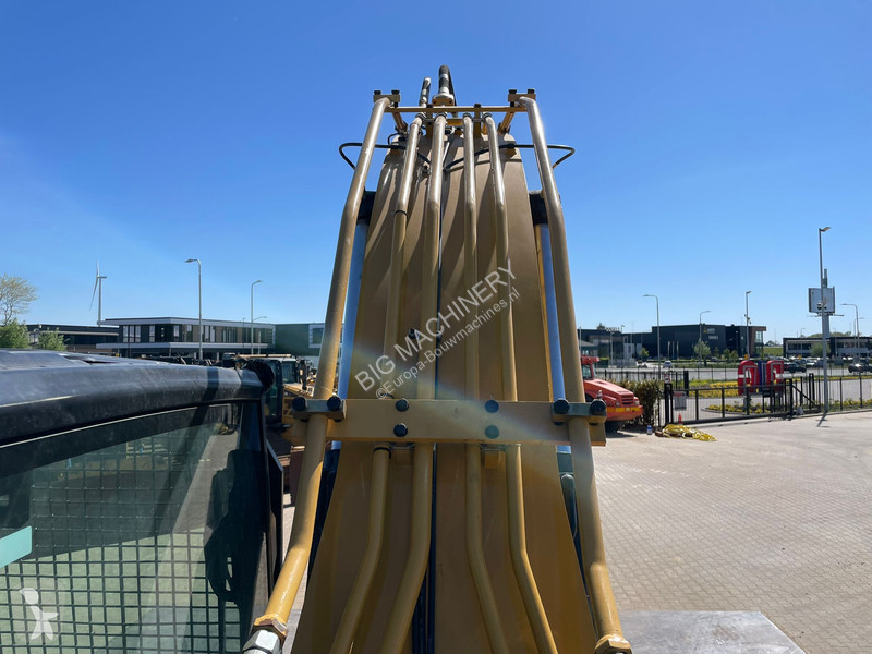 Excavator Caterpillar 3