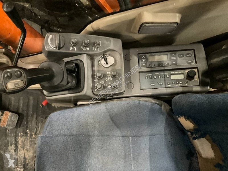 جرافة Hitachi W3