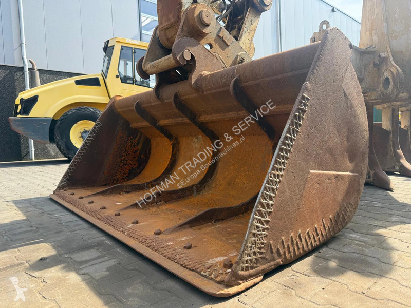 Lopatový nakládač Case CX250C