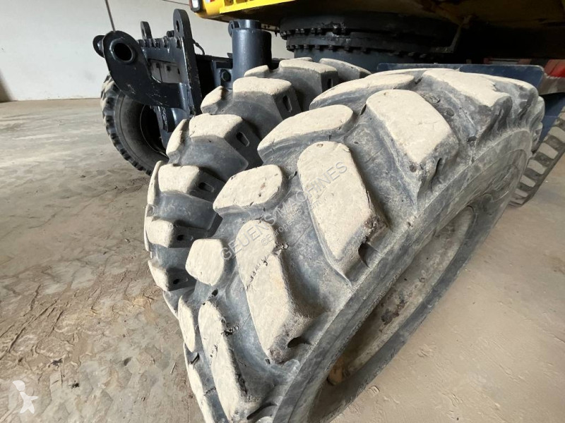 جرافة Komatsu 2207