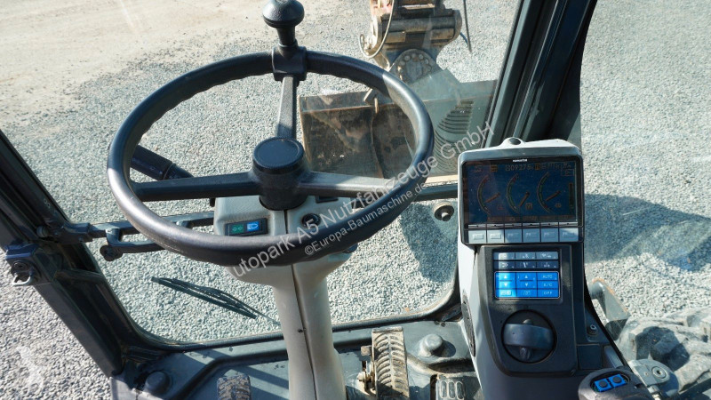 جرافة Komatsu Mobilbagger Verstellausleger HS21