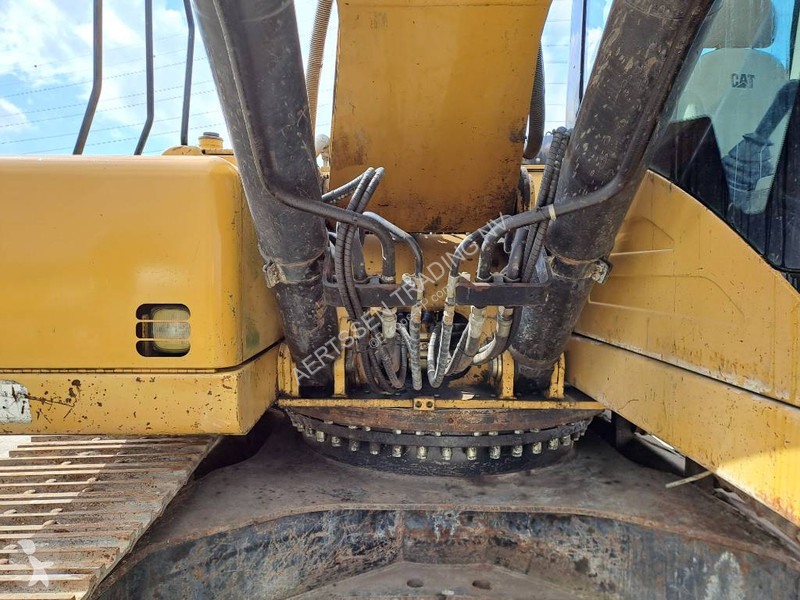 جرافة Caterpillar UHD