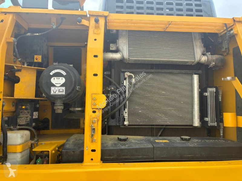 جرافة Komatsu 11