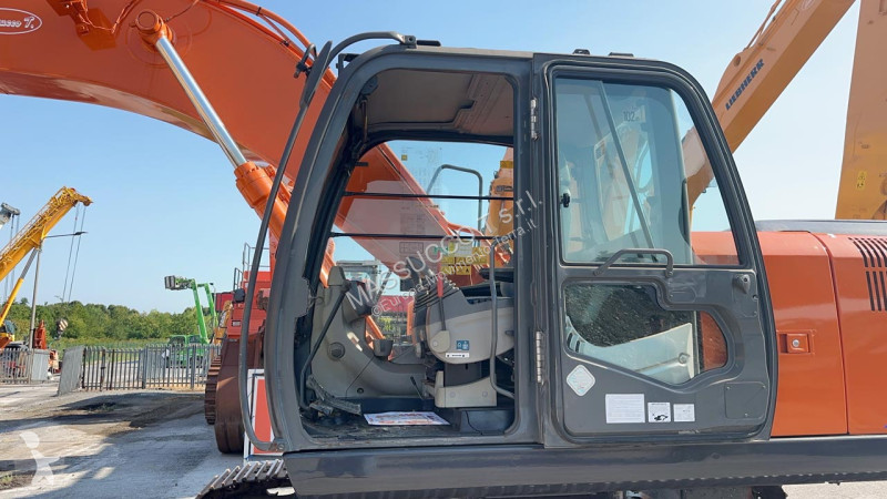 Rýpadlo Hitachi