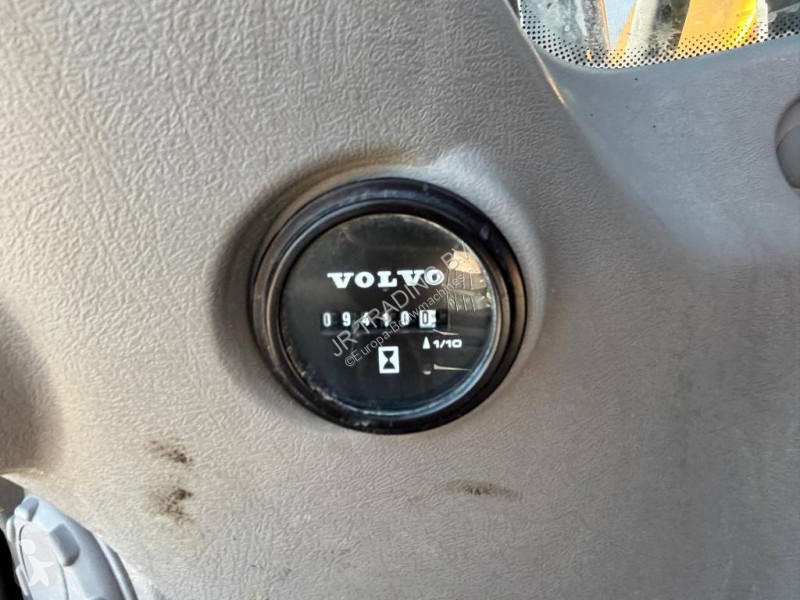 جرافة Volvo (Two Buckets)