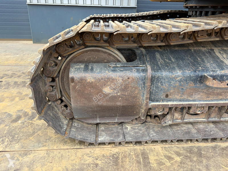 Lopatový nakládač Caterpillar 07A