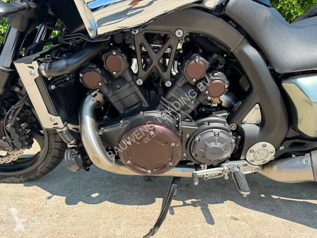 Lopatový nakládač Yamaha V-Max