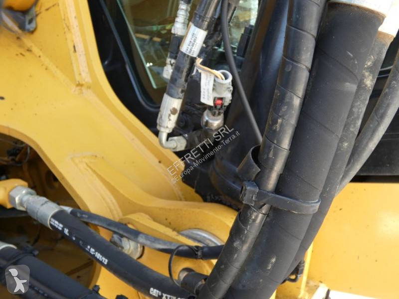 Lopatový nakládač Caterpillar 330