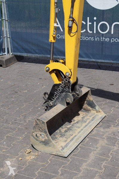 جرافة Komatsu PC16R-3HS