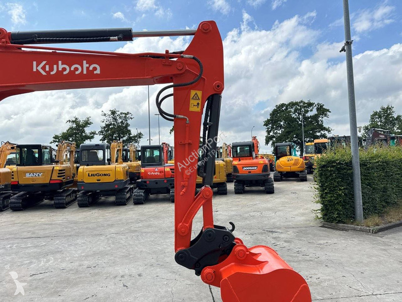 جرافة Kubota KX155-5