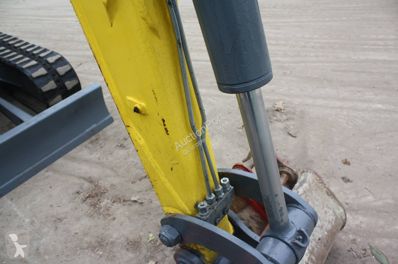 جرافة Neuson ET24 VDS