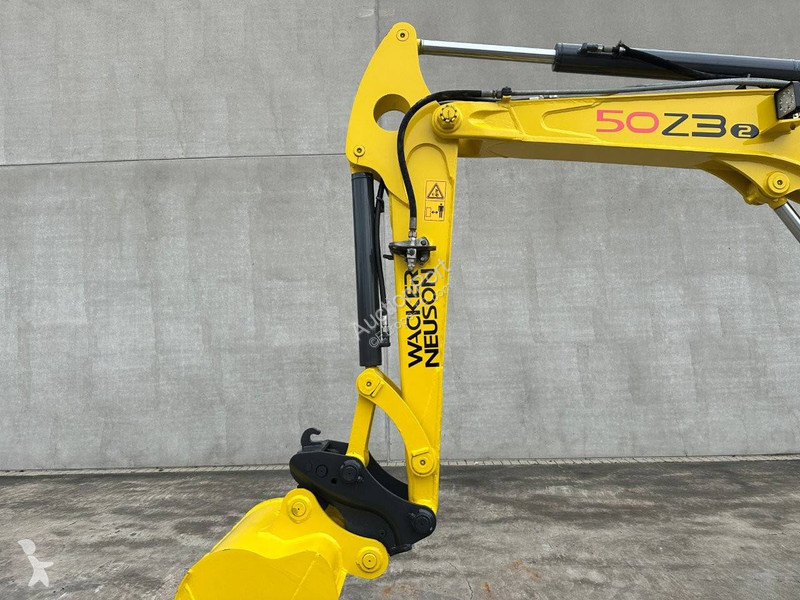 جرافة Neuson 50Z3