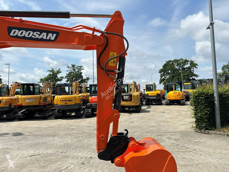 جرافة Doosan 9C