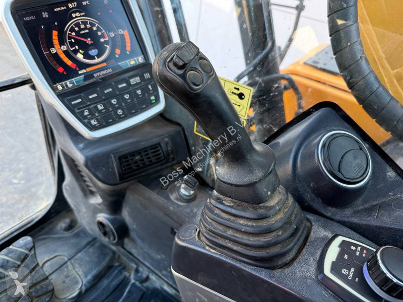 جرافة Hyundai - 360° Camera / Automatic Greasing