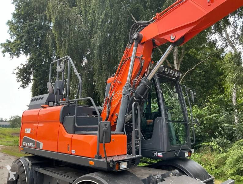 جرافة Doosan DX140W-5