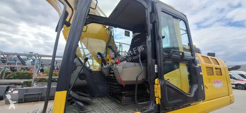 جرافة Komatsu PC210LC-11
