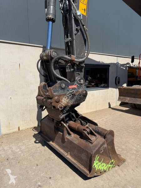 جرافة Volvo 220 E 220 - 180 -