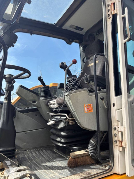 Rýpadlo Liebherr Compact (3 Buckets + Forks)