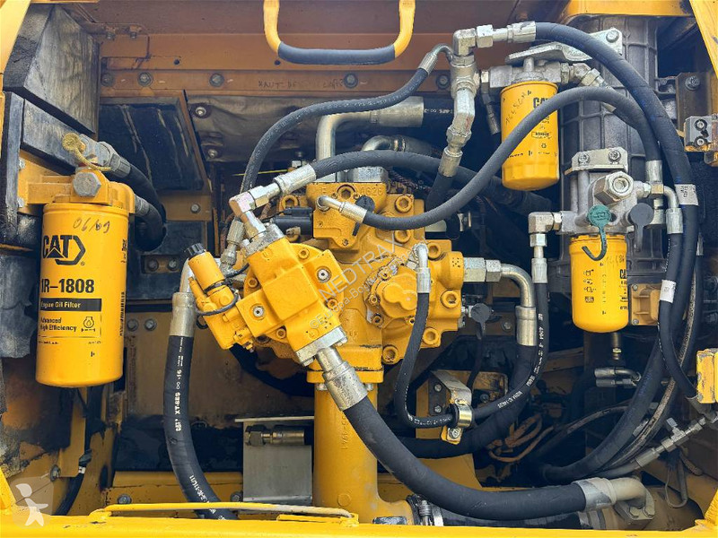 Escavatore Caterpillar L