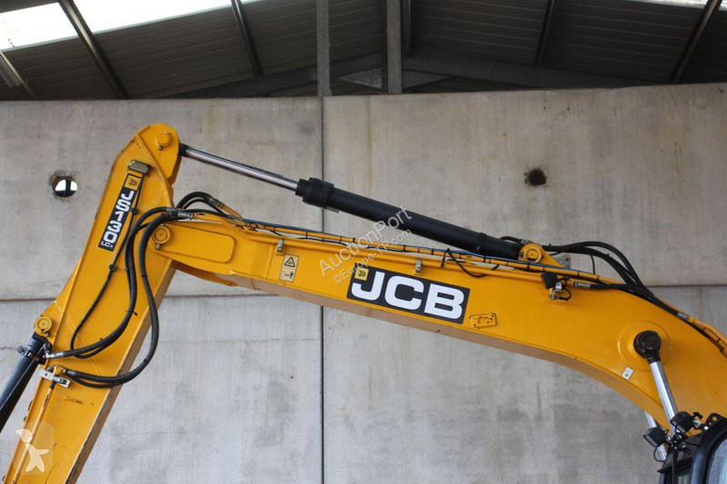 Excavator JCB