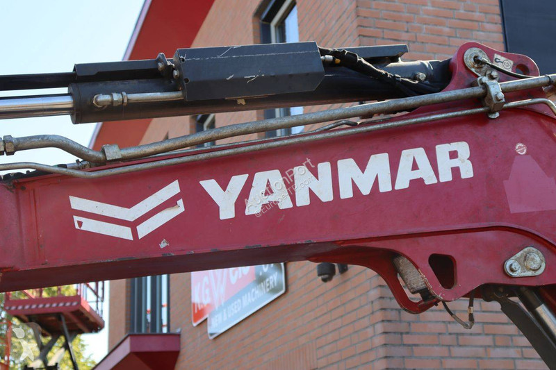 Lopatový nakládač Yanmar VIO50-6B