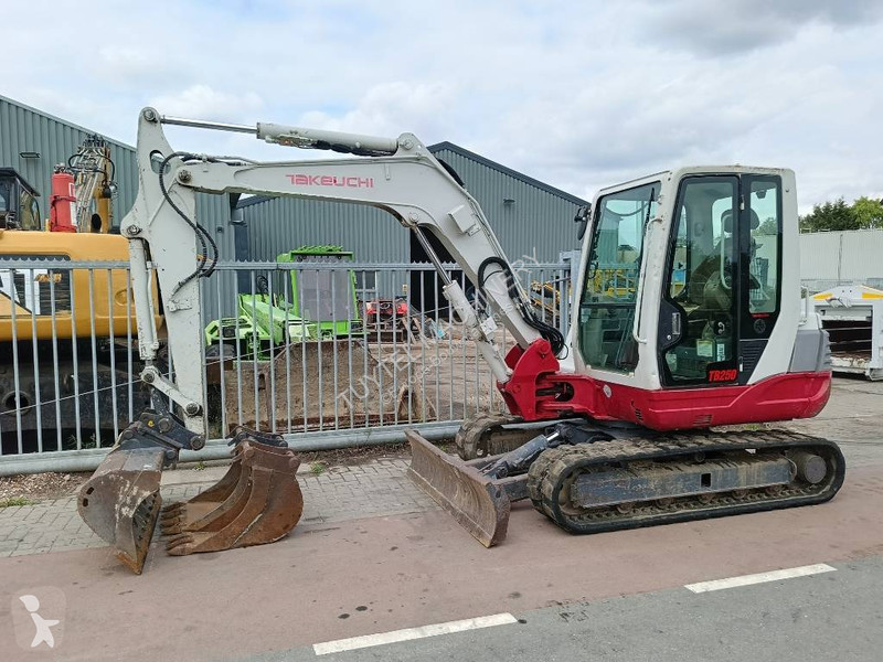 Excavator Takeuchi 5 ton rups graafmachine...