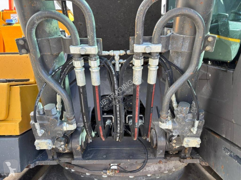 Pelle Volvo 250 ENL (Two buckets)