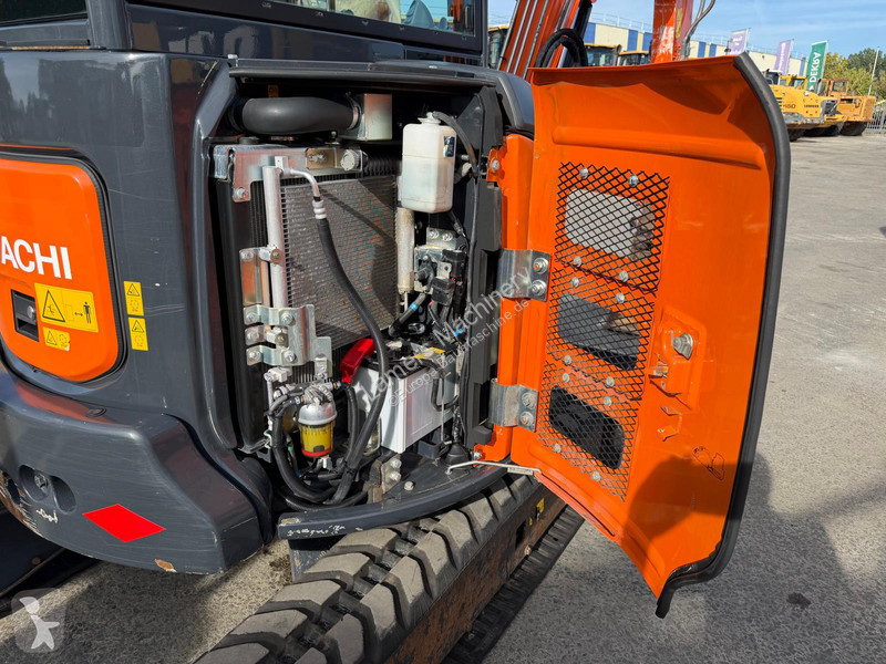 Excavadora Hitachi ZX33U-6 .
