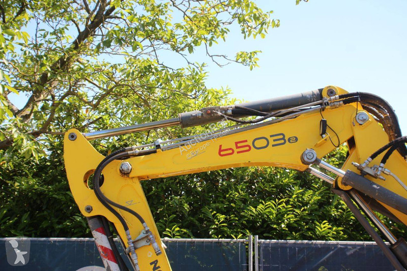 Excavadora Neuson 6503