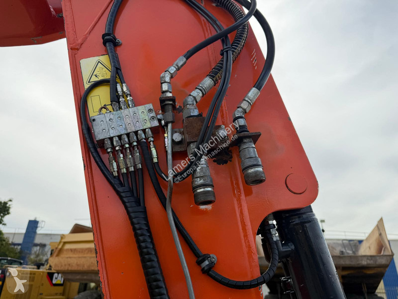 Excavadora Hitachi ZX38U .