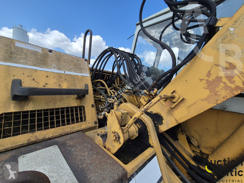Багер Liebherr R 902