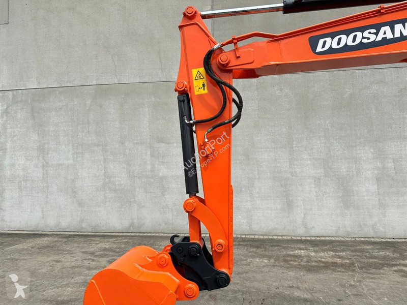Excavadora Doosan 9C