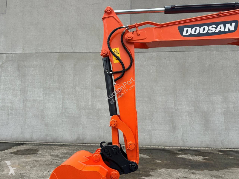 Escavadora Doosan 9C