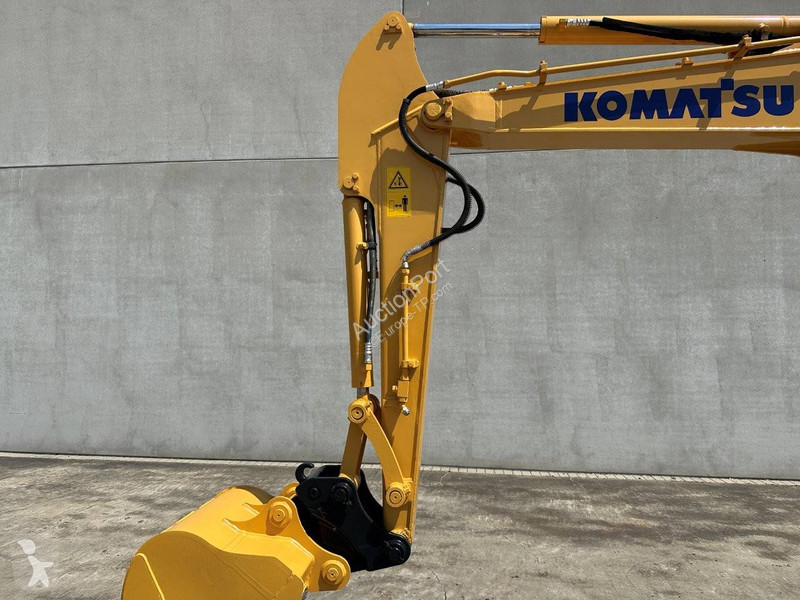 Екскаватор Komatsu 7