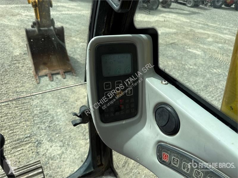Екскаватор JCB
