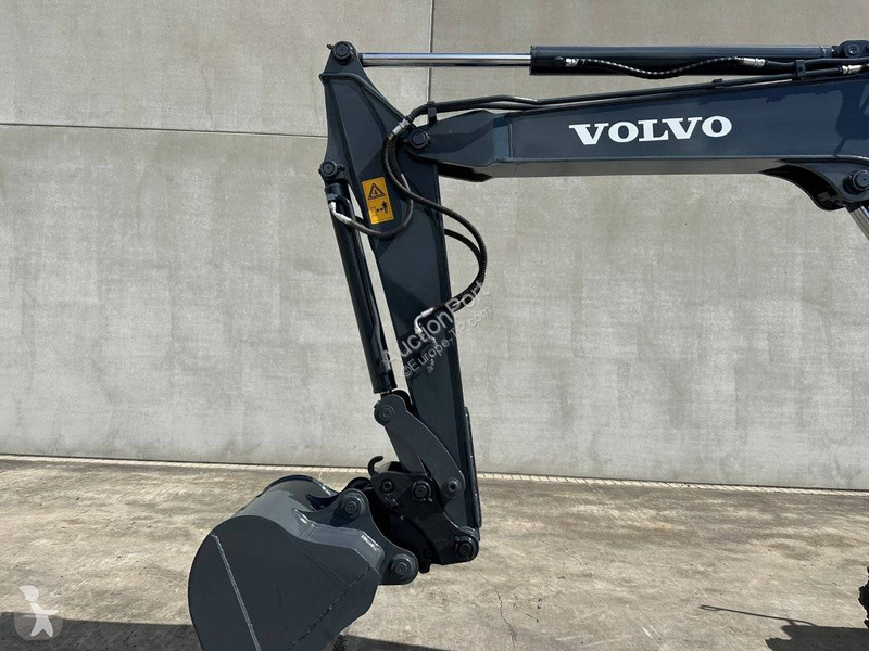 Экскаватор Volvo D
