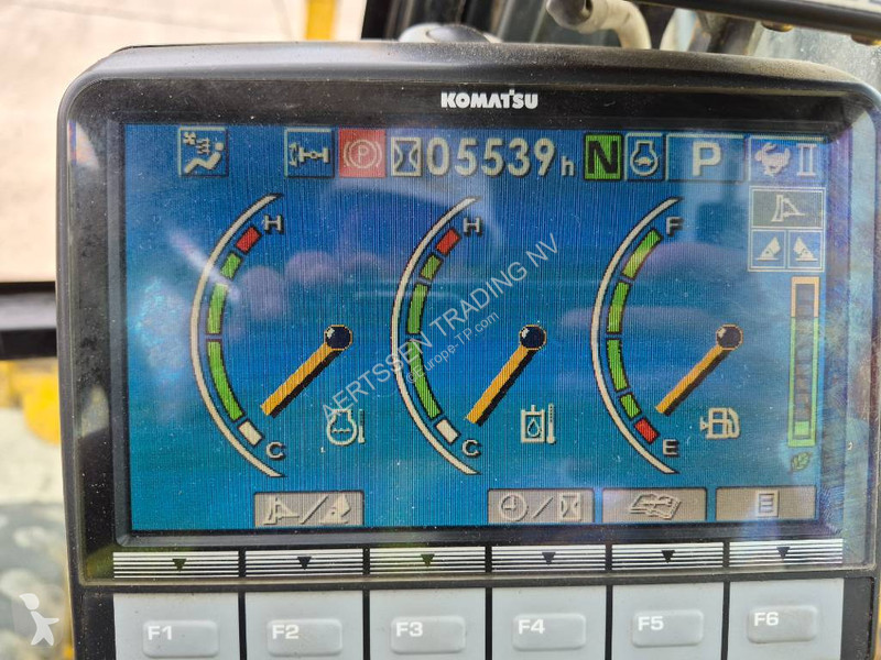 Экскаватор Komatsu MR8