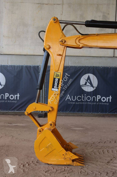 جرافة JCB 8056