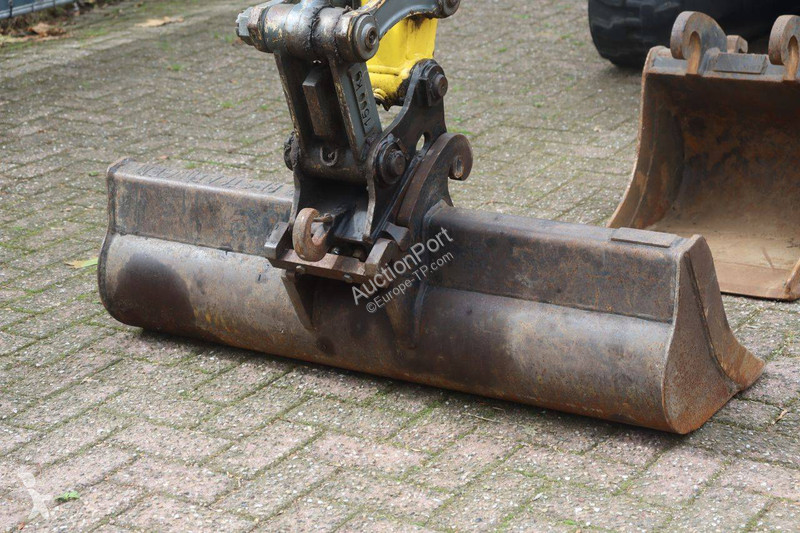 جرافة Neuson EZ26