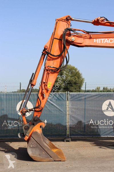 جرافة Hitachi ZX140W-6