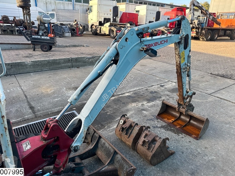 جرافة Takeuchi TB216 2700 hr, 11,5 kW, 1770 kg,...