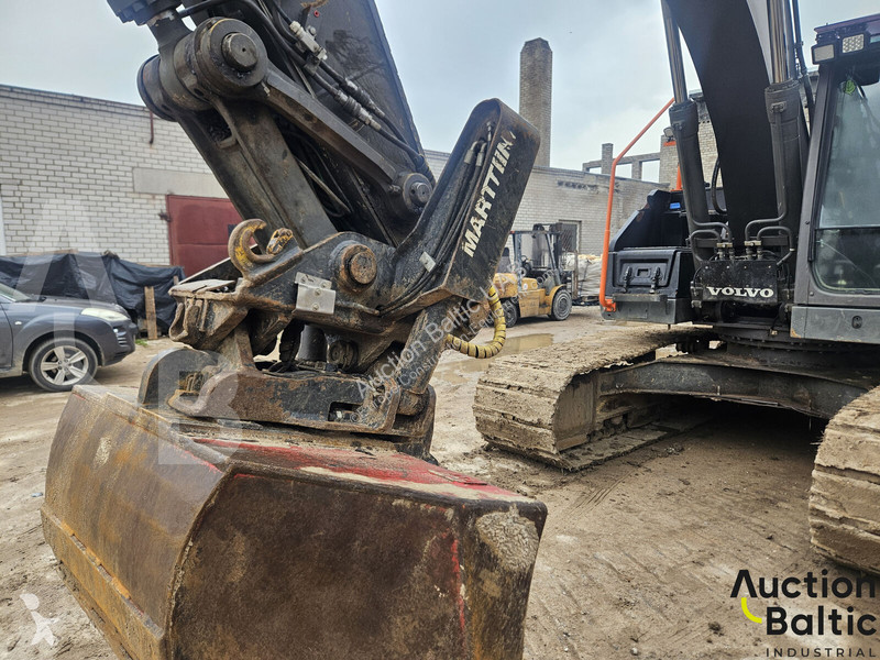 جرافة Volvo EC220EL