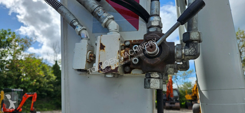 جرافة Takeuchi TB 295W
