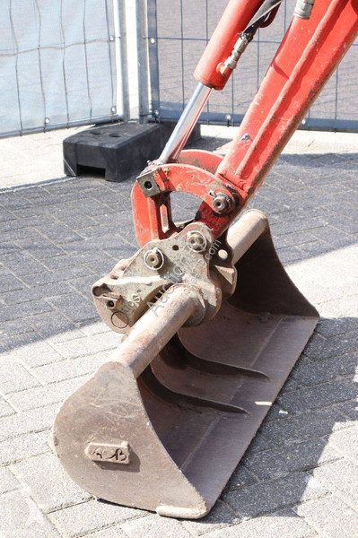 جرافة Volvo EC15D