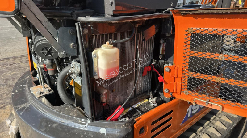 Lopatový nakládač Hitachi ZX19U-5A YR