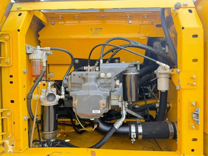 جرافة Komatsu LC8