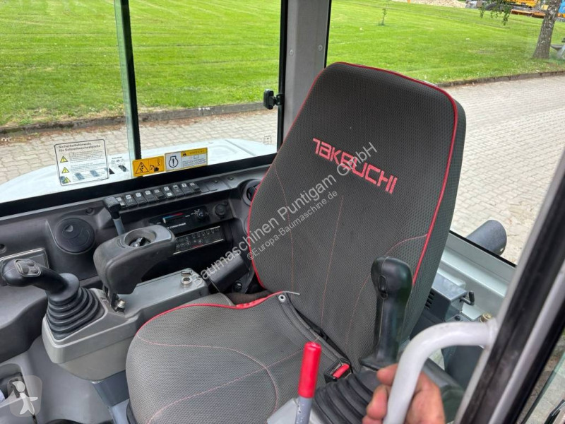 Skovel Takeuchi TB 240
