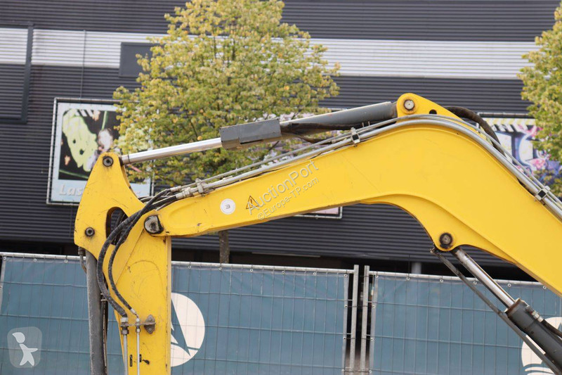 Pelle Neuson ET90